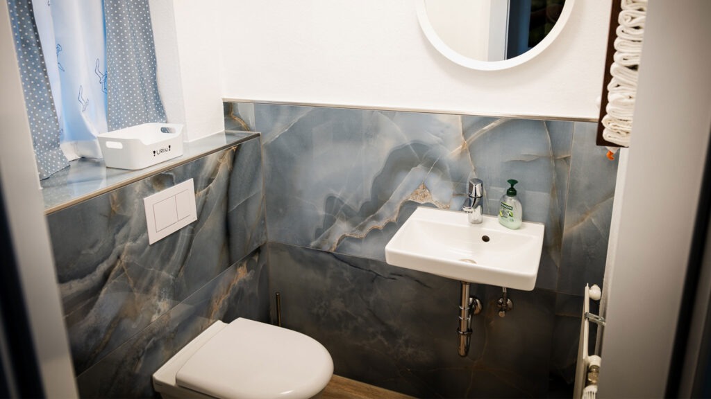 Renovierte Patiententoilette.